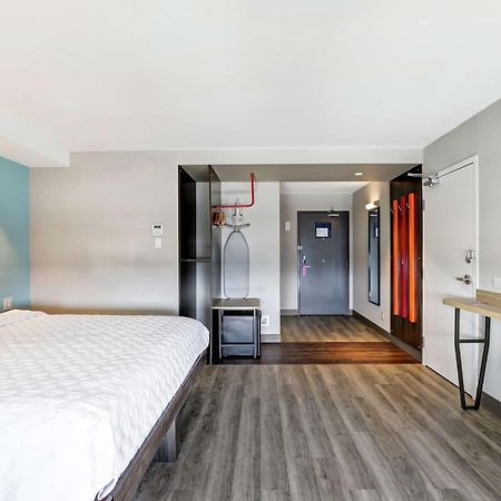 Tru By Hilton Edmonton Windermere Екстер'єр фото