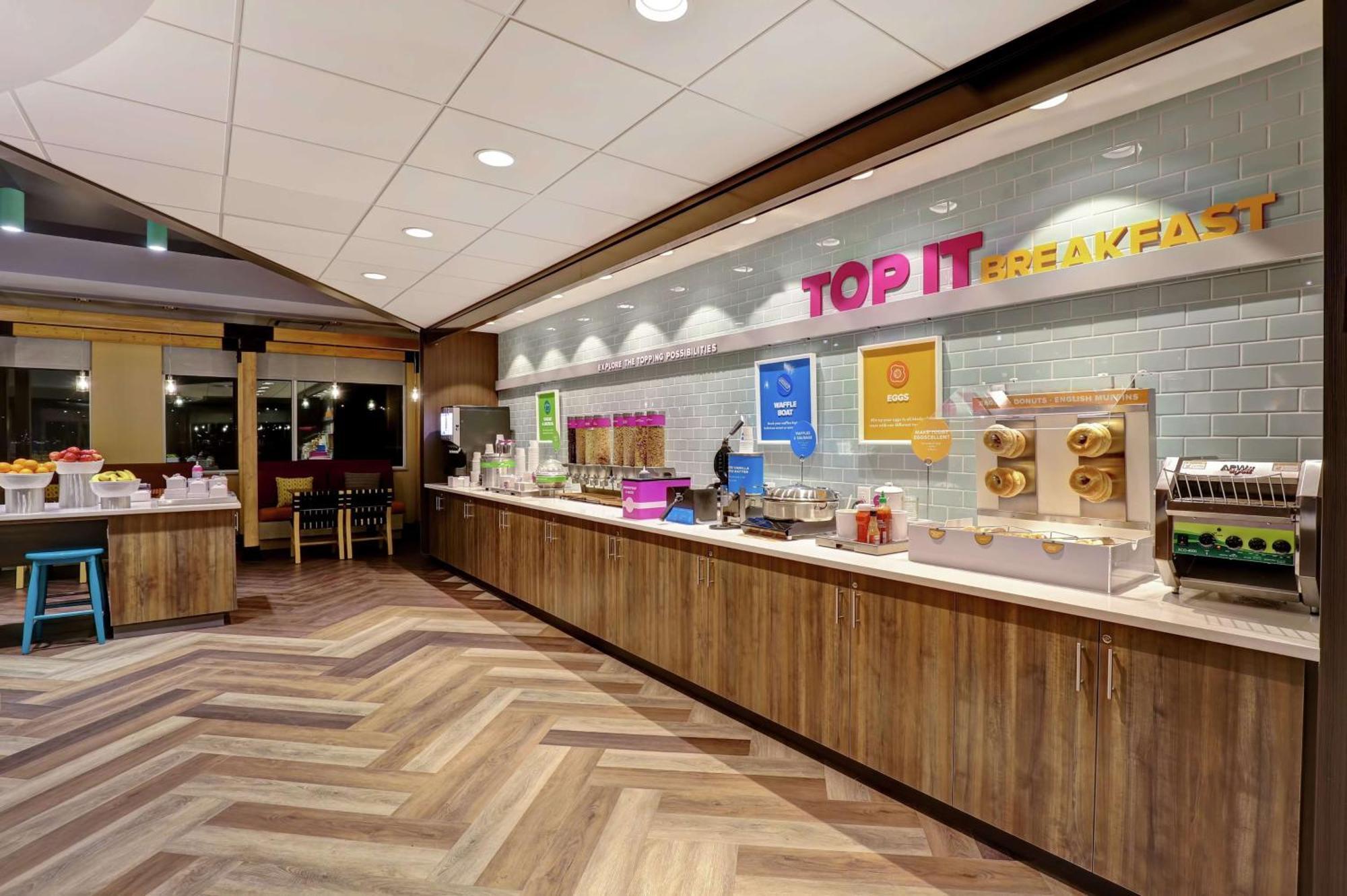 Tru By Hilton Edmonton Windermere Екстер'єр фото