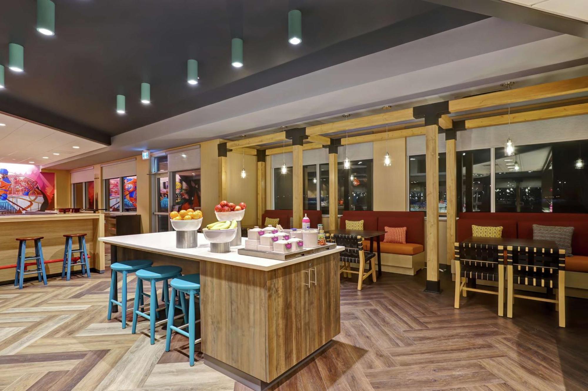 Tru By Hilton Edmonton Windermere Екстер'єр фото
